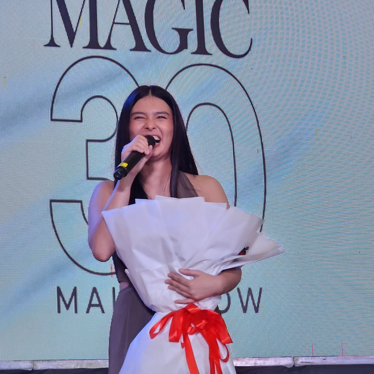 MarketMarketBGC's tweet photo. .@anjisalvacion stuns the crowd with her bright smile earlier at the #StarMagic30MallShow! 

#StarMagic30Catalogue #StarMagic30 #StarMagic30MallShow #FunInTheFinds #iLoveMarketMarket https://t.co/SwFnlOcSce