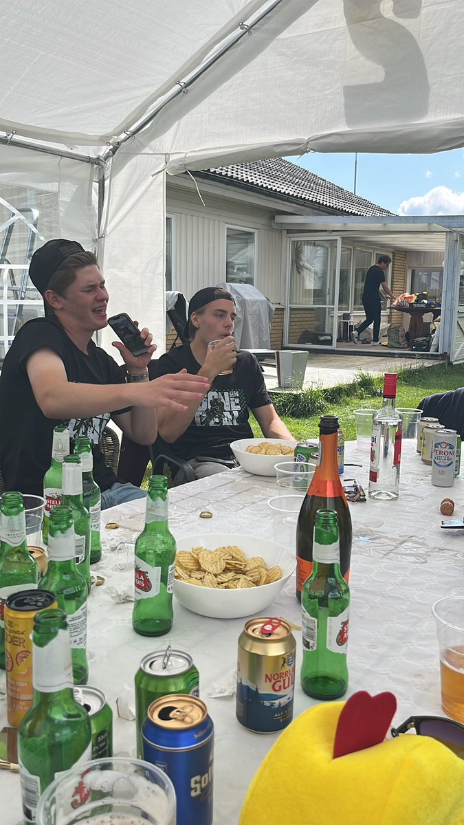 LoweCarlmark's tweet image. Ikväll firar vi