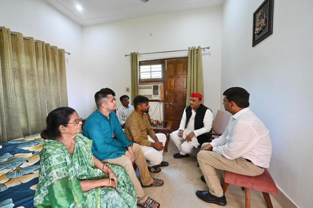 yadavakhilesh's tweet photo. आज मैनपुरी में। https://t.co/z9VRJg23Ic