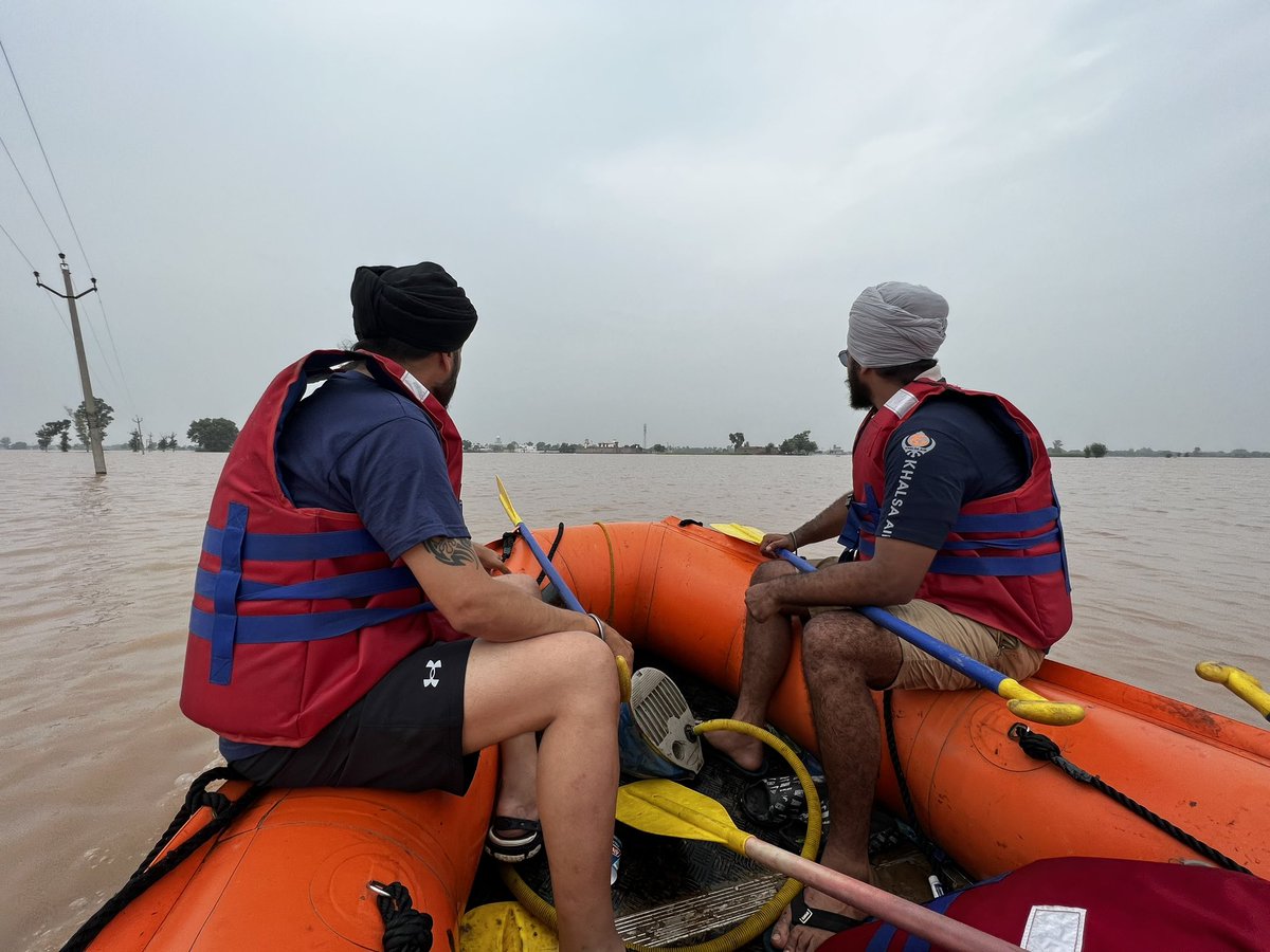 On rescue mission with <a href="/khalsaaid_india/">Khalsa Aid India</a> <a href="/Khalsa_Aid/">Khalsa Aid</a>  teams Volunteering helping those who need our help