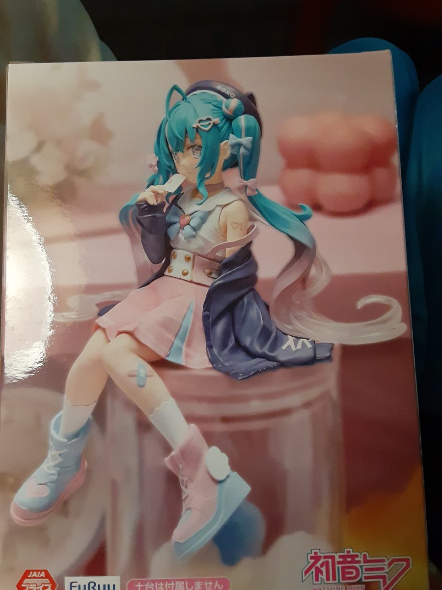 Chiibihime's tweet photo. #anime
#conneticon
#HatsuneMiku
Klee figure was over 300 dollars...so I got Miku for 39 instead😂I just loved this art!🥺 https://t.co/xCB2gmRw1K