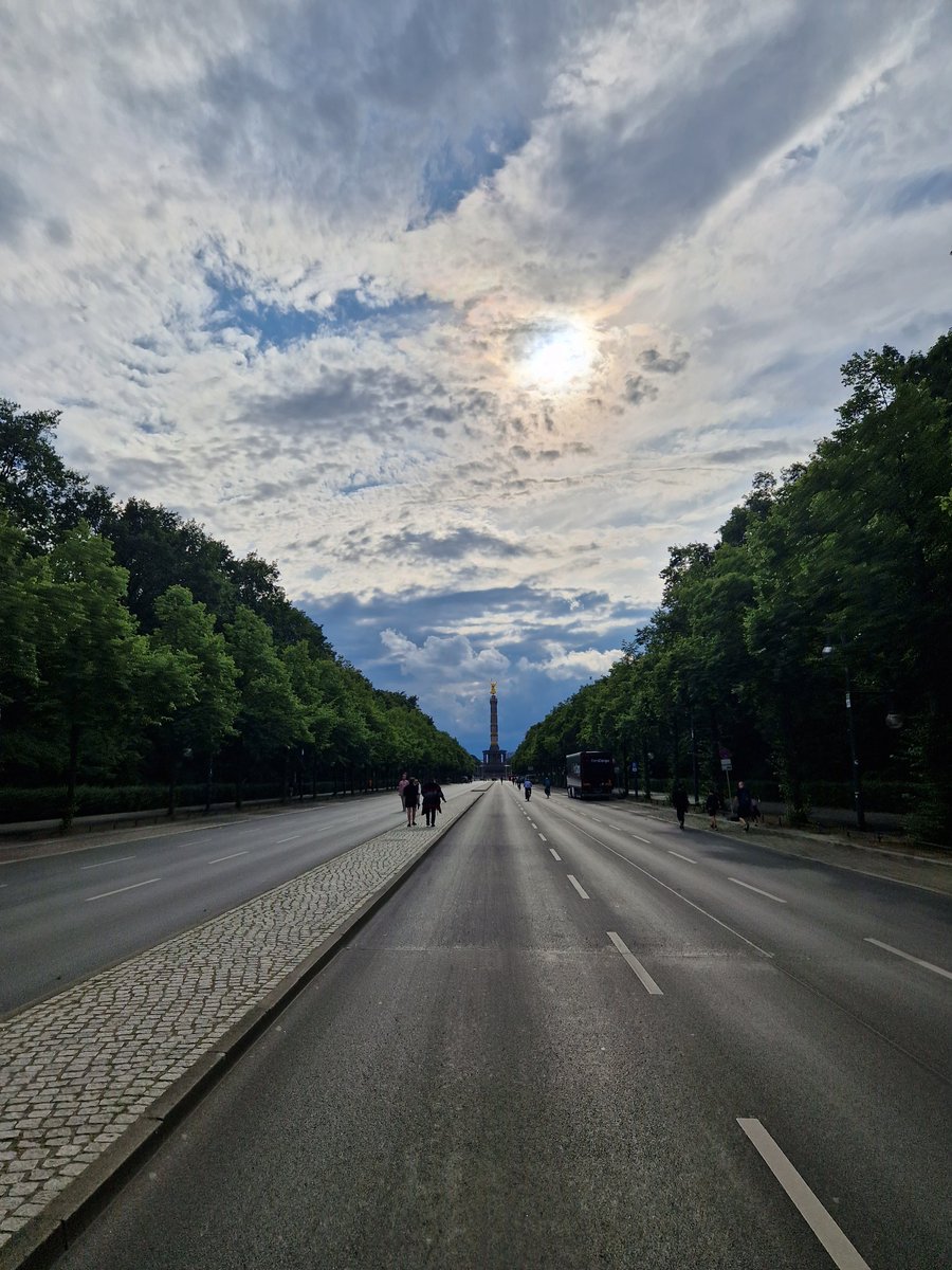 FreedomToType's tweet image. Gm Berlin!

Day 249:
🚴16 km cycle

#MonkeyMisFit 
@ocmmonkeymisfit
@OnChainMonkey