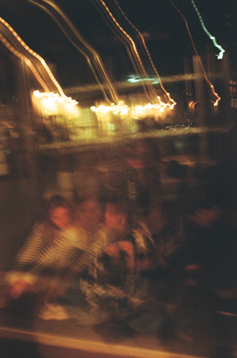ShinjiZeppeli's tweet photo. Certaines personnes calés en photographie sauraient comment corriger ce problème que je retrouve sur toutes mes photos de nuit ? (j'utilise un minolta X700) https://t.co/9N41QOq1Zm