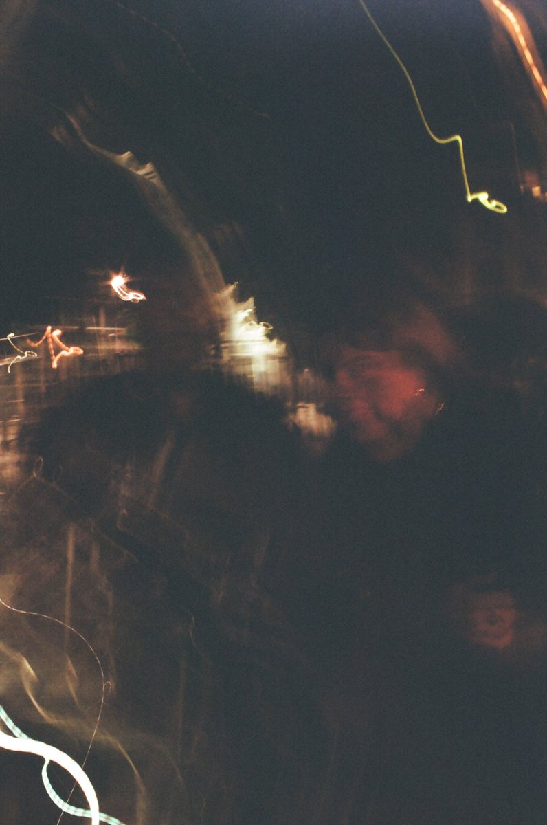 ShinjiZeppeli's tweet photo. Certaines personnes calés en photographie sauraient comment corriger ce problème que je retrouve sur toutes mes photos de nuit ? (j'utilise un minolta X700) https://t.co/9N41QOq1Zm
