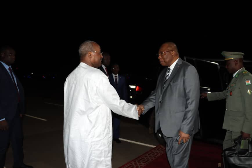 Le Chef du Gouvernement, SEM Ouhoumoudou Mahamadou, a quitté Niamey ce samedi 22 juillet 2023, pour une mission de travail à Rome en Italie.
Le Chef du Gouvernement 
est accompagné dans ce déplacement par son Directeur de Cabinet M. Laoualy Chaibou et des membres de son cabinet.