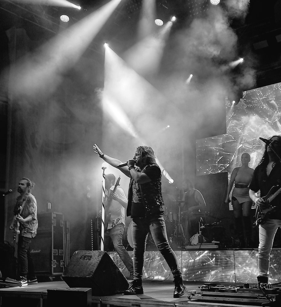 lamayans69's tweet photo. Enormes @7CRASHERS #Grannit 🙌🧡🍺🔥🎤🎶🎸 https://t.co/QrzekuQUow
