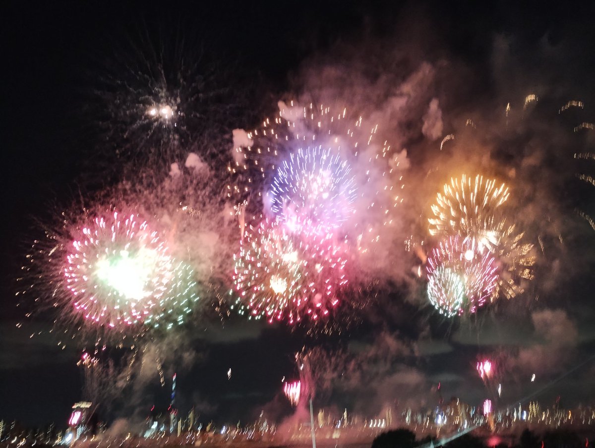 OO_Salamander's tweet photo. めっさ綺麗だったー🎇🎆
#足立区花火大会 https://t.co/bbPtKz9izb