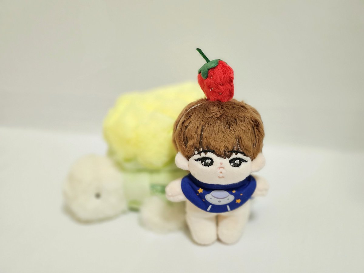 JCfan19932001's tweet photo. 오늘도 귀엽고 코엽고 커여운건 혼자 다하는 째째랑 놀깅😚💚🍓🥕🩷😚

#메론부기와_친구들
#째째찬 https://t.co/JaiJ4xVjVP