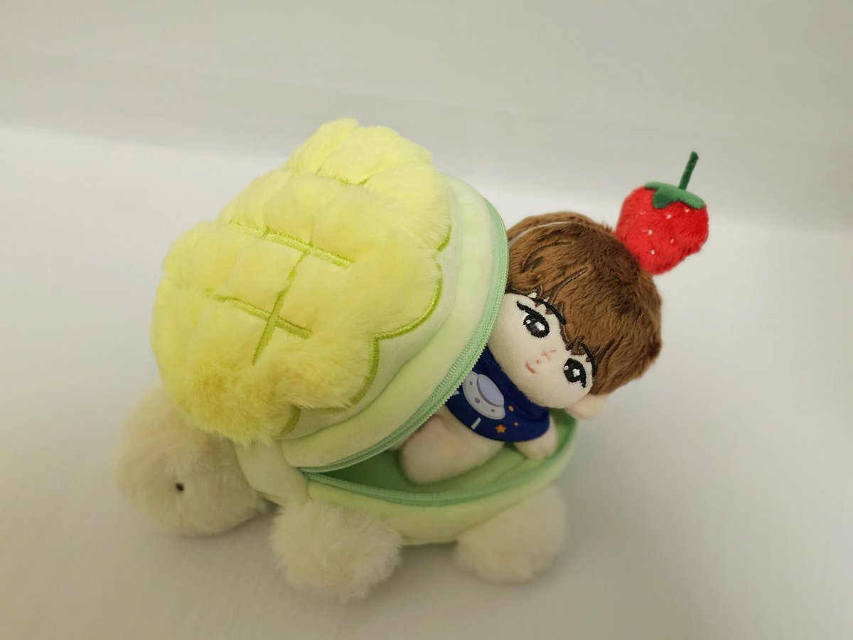 JCfan19932001's tweet photo. 오늘도 귀엽고 코엽고 커여운건 혼자 다하는 째째랑 놀깅😚💚🍓🥕🩷😚

#메론부기와_친구들
#째째찬 https://t.co/JaiJ4xVjVP