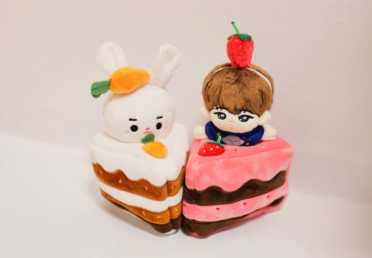 JCfan19932001's tweet photo. 오늘도 귀엽고 코엽고 커여운건 혼자 다하는 째째랑 놀깅😚💚🍓🥕🩷😚

#메론부기와_친구들
#째째찬 https://t.co/JaiJ4xVjVP
