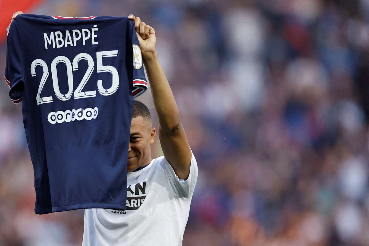 Mbappe qui voulait rester un an de plus pour montrer son attachement aux supporters parisiens. Mais qui finit un an plus tard par être détestés par ces supporters. Non Kylian, il y a un an cette prolongation était la plus grossière erreur de ta carrière.