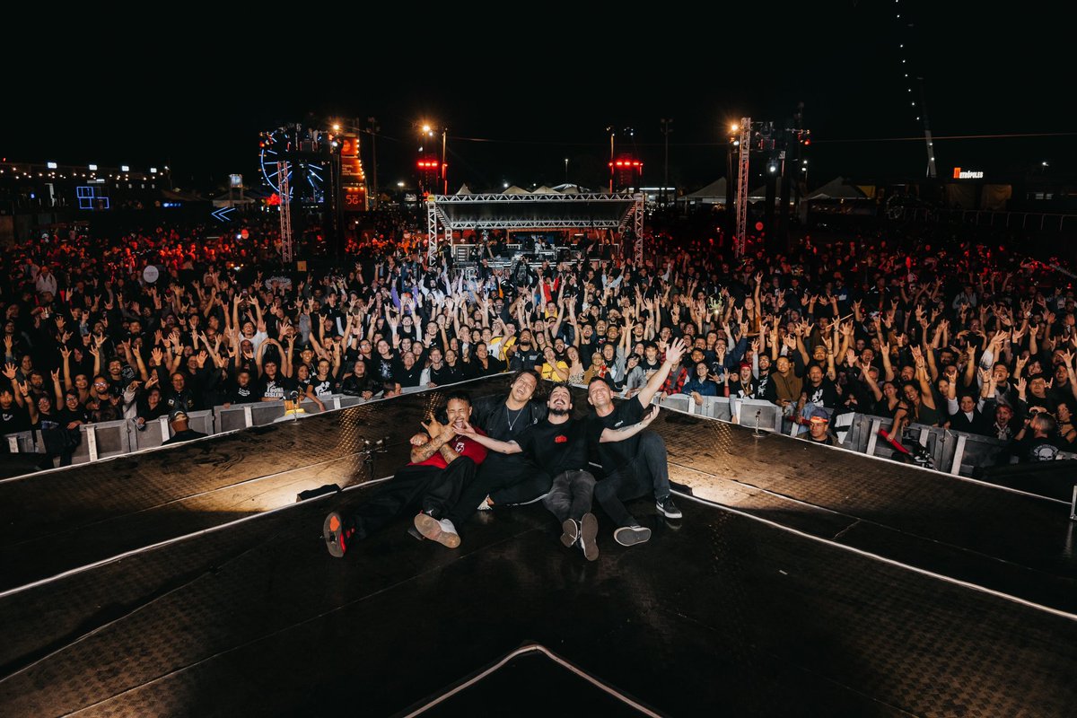 DonaCislene's tweet photo. O QUE FOI ISSO BRASÍLIA? Que diazão loucoooooo! Nosso reencontro foi incrível. https://t.co/pSlDzKMPLc