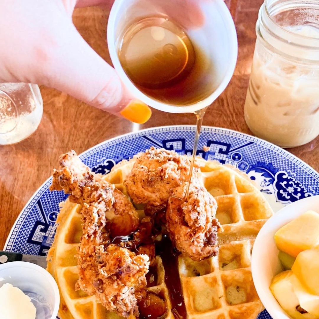 SouthernFoodCo's tweet image. Can&apos;t decide between savory or sweet for brunch? Come enjoy the best of both with our Chicken &amp;amp; Waffles.  Don&apos;t forget to enjoy it with an Onyx coffee or latte!

#SouthernFoodCompany #OnyxCoffeeLab #WeekendVibes #NWAEats #eatlocal
