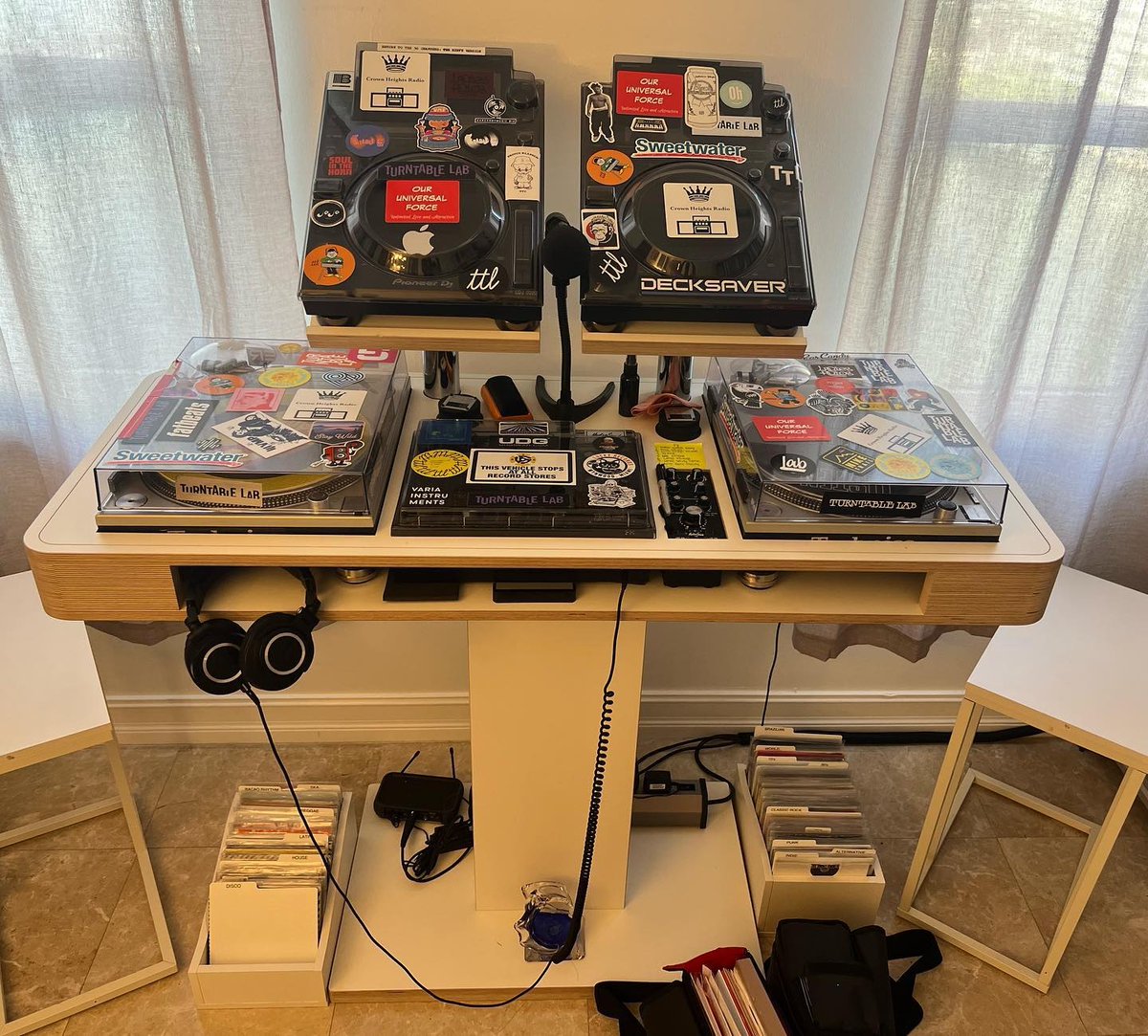 Decksaver's tweet photo. Love this setup from @sohodutch 👍️🤩
Who else has some sweet setups protected by Decksaver covers? 👀
Let's see those pics! ⬇️
#Decksaver #DJ #DJgear #DJSetups #DJs #CDJ #DDJ #PioneerDJ #Technics #SL1200 https://t.co/eccU6EKvLO