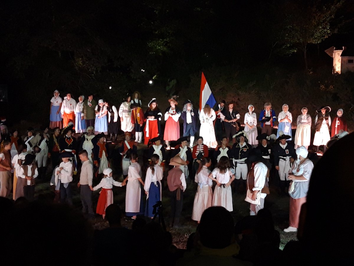 BourcierCorinne's tweet photo. Très beau Spectacle Torfou la Bataille hier soir.
Comme il y a plus de deux siècles, le village de Torfou et ses bénévoles se mobilisent pour évoquer l'histoire de notre pays. Une belle réussite.
#Torfou
#SèvreMoine #patrimoine https://t.co/PbTeG9Uwo6
