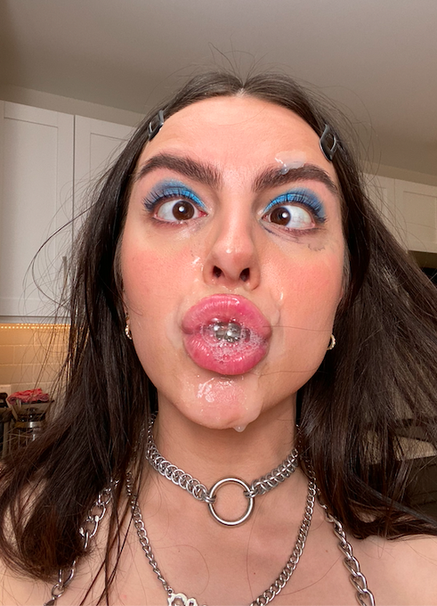 *sigh* my lips are soo soft and kissable, rt if u would kiss 😚🤫 https://t.co/GaIv1N1qKo<a href="/tag/mvsales"class="tags"><span>#mvsales</span></a>