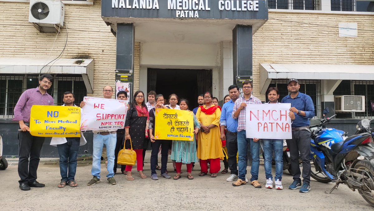 drakash_mishra's tweet photo. डॉक्टर को डॉक्टर ही पढ़ाये।
#Save_Medical_Education
@PMOIndia @mansukhmandviya @NMC_IND @MoHFW_INDIA @ZeeNews @FordaIndia @IMAIndiaOrg @AIIMSRDA @ndtv @timesofindia @aajtak @htTweets @DalmiyaDr https://t.co/HrG74qBrjV