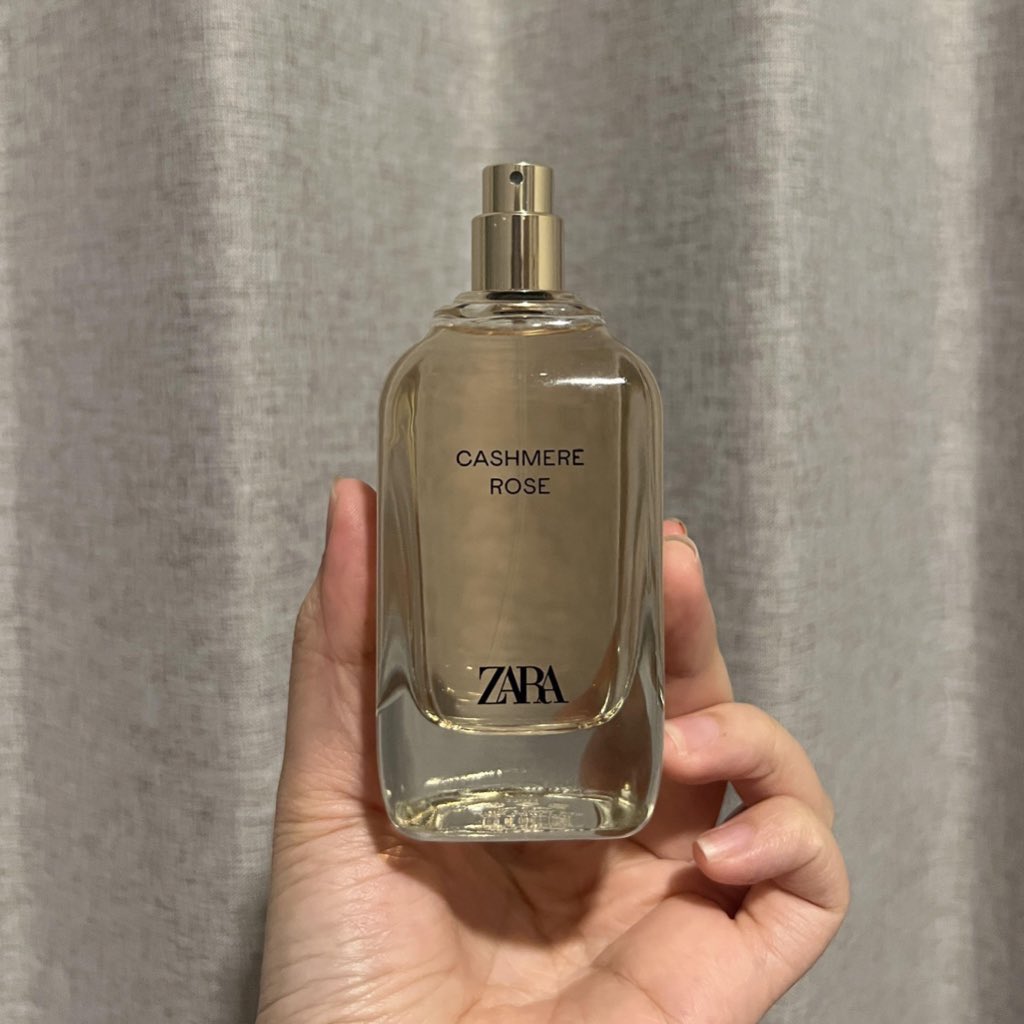 siwongje's tweet photo. Kepada wanita tolongglah beli perfume zara ni serius tak rugi beli sebab memang wangi gila wehh semerbak bau wangi😭

I tengok ramai beli so i cuba memang puas hati sangat2 harga pun mampu milik, suami pun kata apa yang bau wangi sangat ni🤍🥹

[thread] https://t.co/IOwUc2Qp9p
