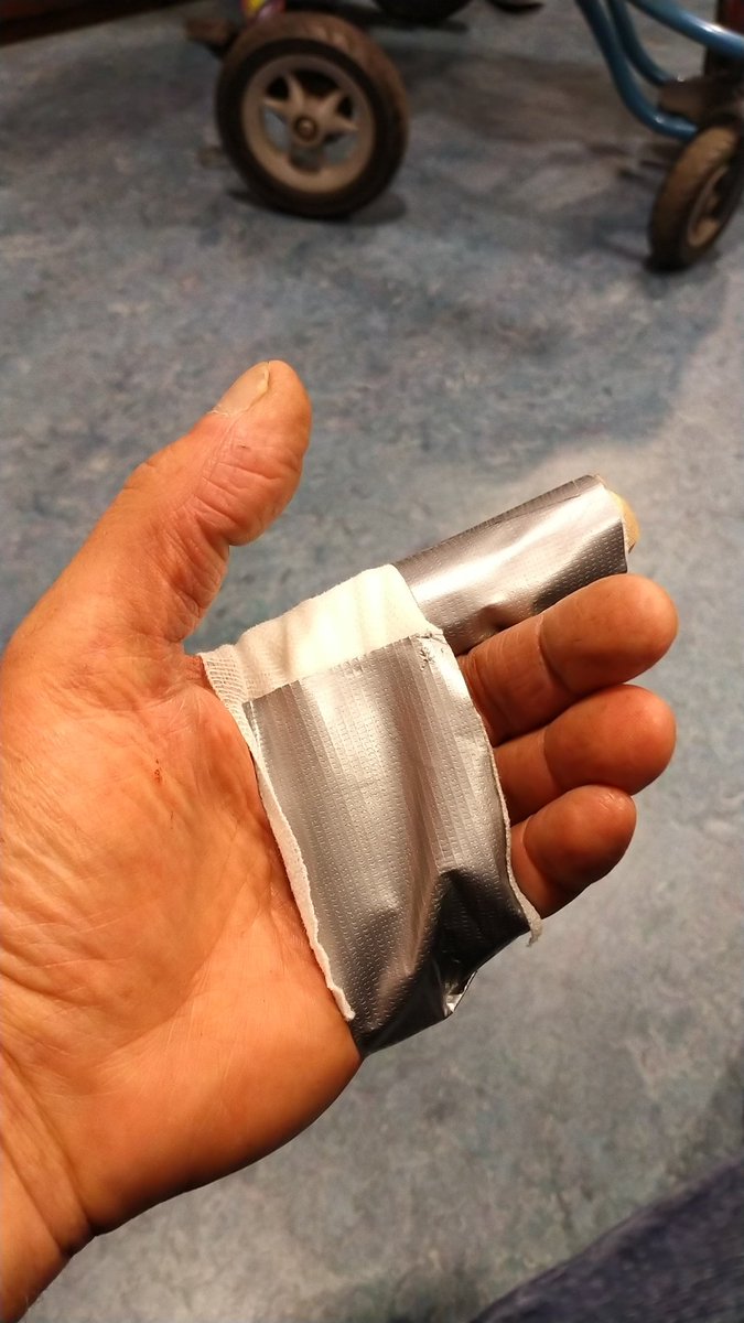 BresEricJan's tweet photo. Bij de spoedeisende hulp🤕 flinke snee in de vinger🔪 https://t.co/nUHGQBU43B
