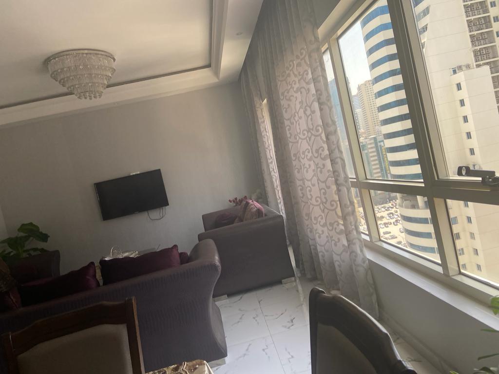 #شقة_للبيع🇦🇪
#الموقع: الشارقة_التعاون
#المواصفات:
٣ غرف وغرفة شغاله بي حمام شقة نظيفة جدا ومساحتها كبيرة
#السعر_750_ألف
للمزيد من التفاصيل خاص او واتس
+963991038009