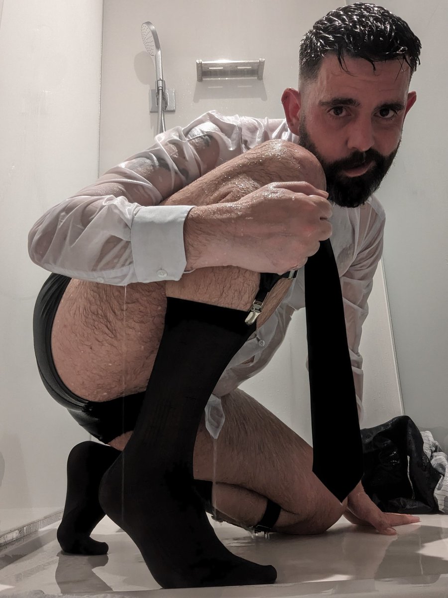 RT if you want to join me in the shower, be nice to have someone there to rub me down.