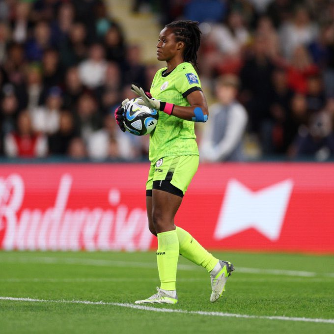 CDMF 2023: Kerly Théus, Notre Ange « GARDIENNE » de la soirée! 

#Guerrièresetfières

TousderrièrenosGrenadières !

Yon ekip, yon misyon, Grenadyealaso
#Beyondgreatness