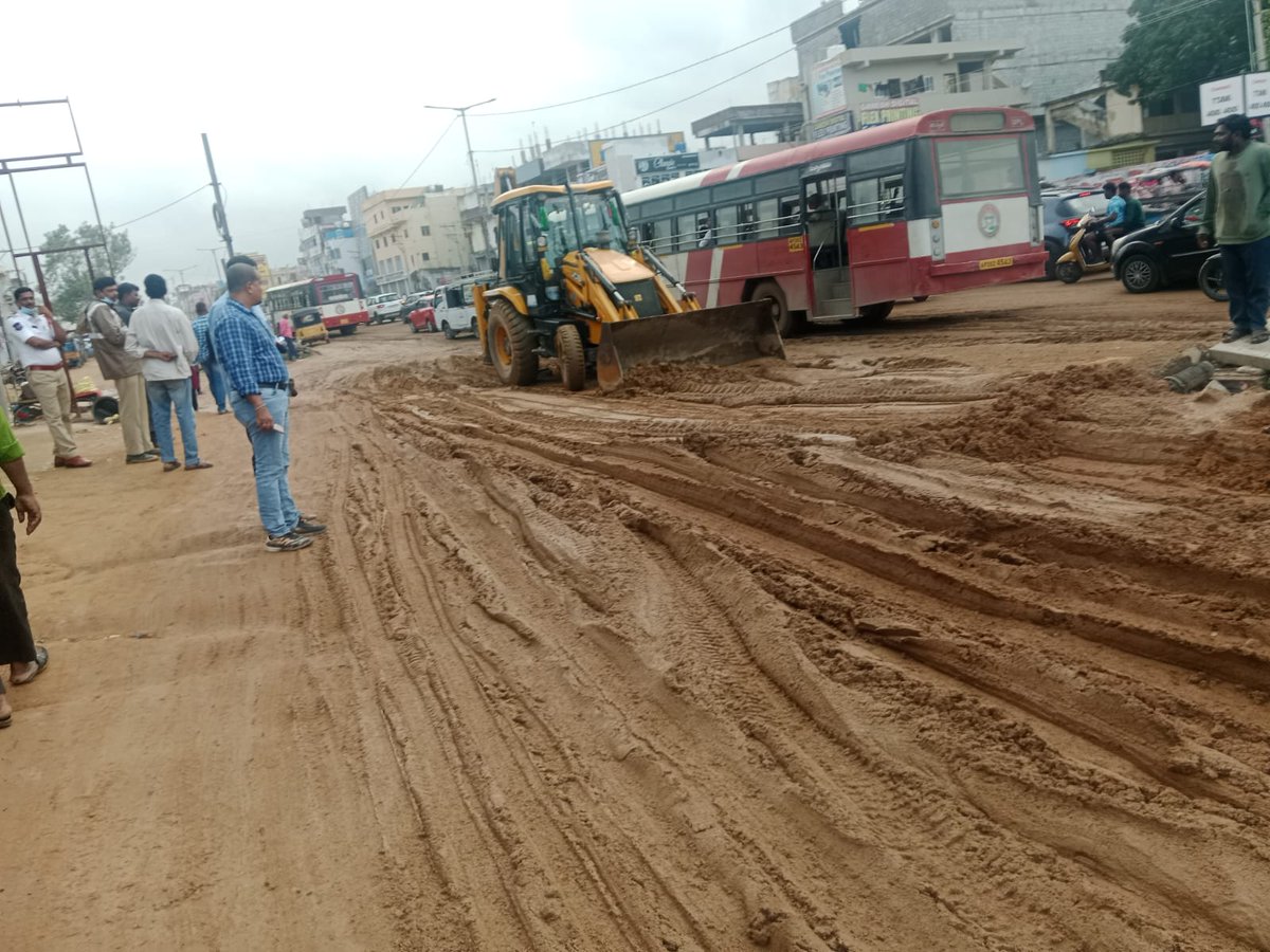 @DeccanChronicle Sir, The road is of R&B(NH).  Traffic was allowed on widening portion of road. Due to vehicles movement on gravel surface, it became muddy. Now we are removing the mud with JCB.