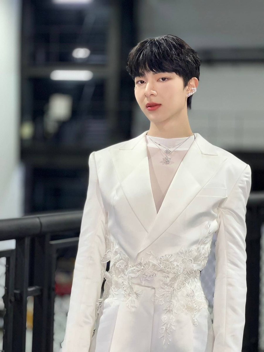 DomundiTV's tweet image. NuNew in PianoConcert 🎹

พบกับ “นุนิว” ใน “PIANO&amp;amp;I THE FIRST CONCERT” รอบที่ 2 กันค่ะ 🎤✨

ฝากทุกคนส่งกำลังใจให้นุนิวกันด้วยนะคะ

#NuNew
#pianoandithefirstconcert