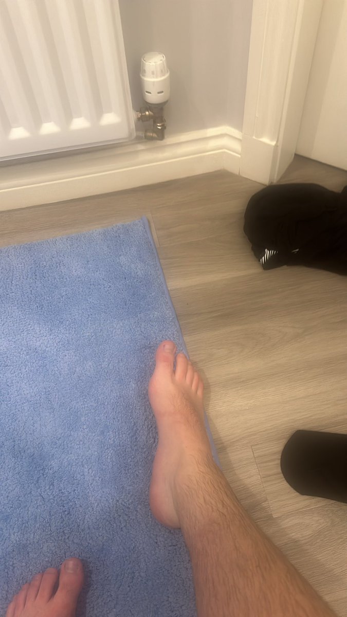 ScouseCashMstr's tweet photo. My feet make you crazy now get in my dms and serve 😈😂

#master_updates #alphamaleworld1 #rt4kings #findom #cashmaster #paypig #alpha #footmaster #twink #domination #submission #cashpiggy #humanatm @RT4Masters @RTslavemaster @FindomRT8 
#airmax95 #shoesforsale https://t.co/pnYSGgsCvc