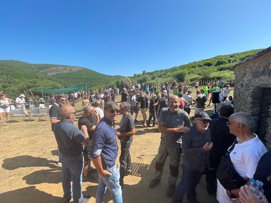 Gilles_Simeoni's tweet photo. À l’invitu di @migherossi, Merre di E Ville di Petrabugnu, eramu parechje centinaie per inaugurà a nivera rinuvata di Bocca Pruna, classificata munimentu stòricu, custruita à l’orlu di u XVIImu seculu. Un prughjettu di riacquistu è di tramandera, sustinutu da @isulacorsica. https://t.co/wneACDjfjf