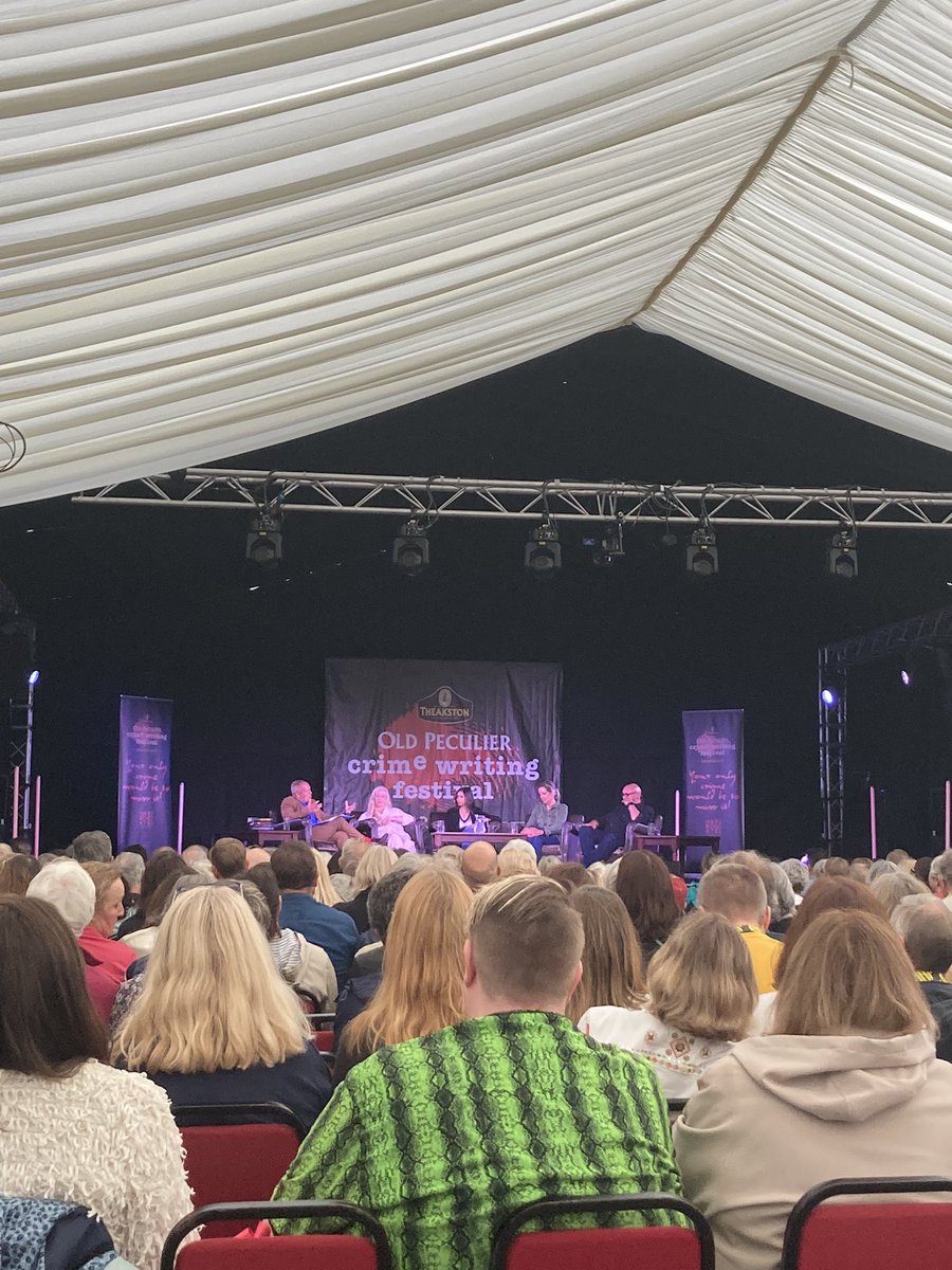Order in the court! The legal thriller is on the stand at the #TheakstonsCrime Presumed Guilty panel with @SteveCavanagh_ @KiaAbdullah @helen_fields @SVaughanAuthor and @RobbieRinder👨‍⚖️👩‍⚖️