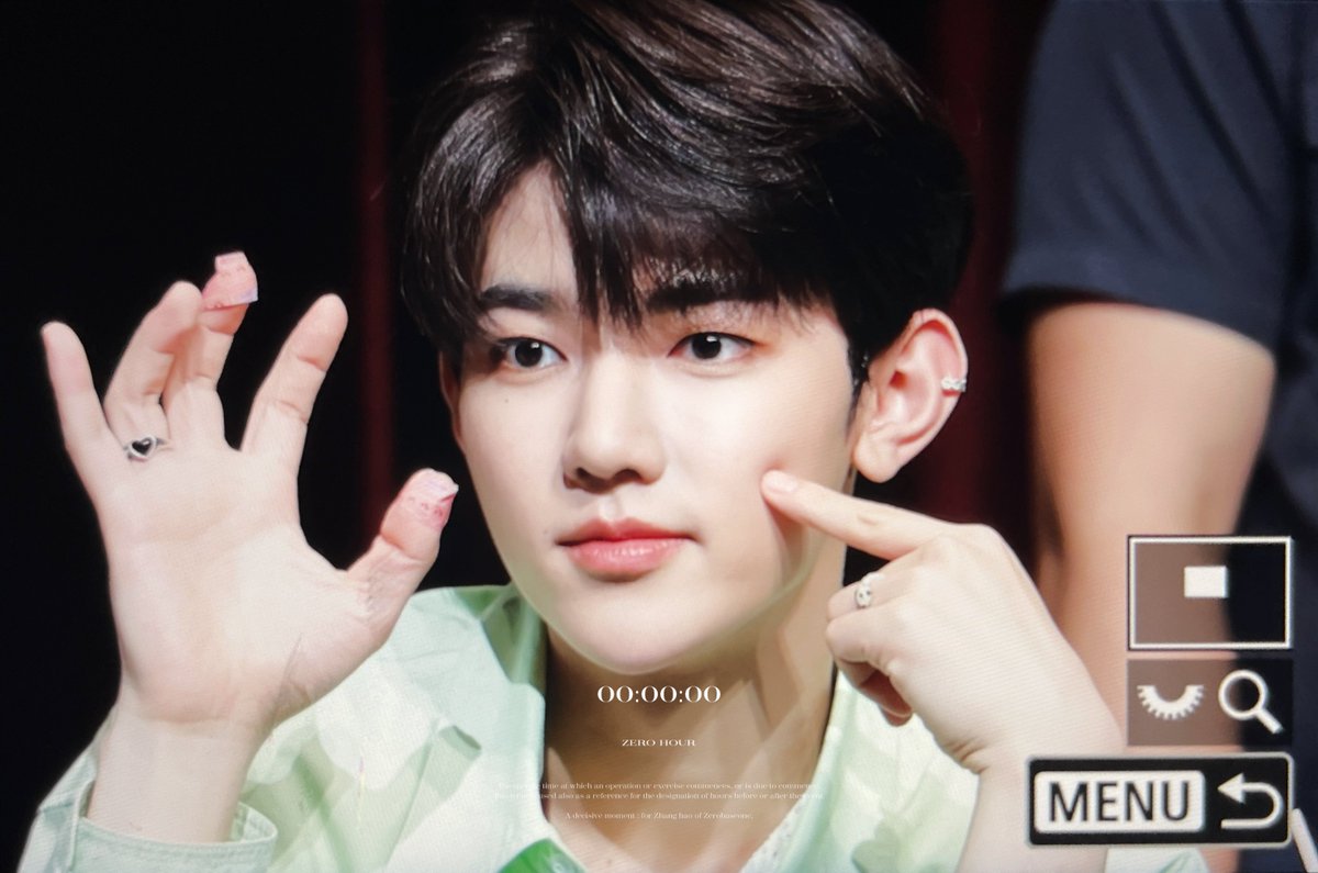 zerohour_zh's tweet photo. 230722 진짜 순정만화 남자 주인공 같으셔 ㅠㅠ🤍 #장하오 #ZHANGHAO #제로베이스원 #ZEROBASEONE #ZB1 https://t.co/NXgn0Rjb5Z