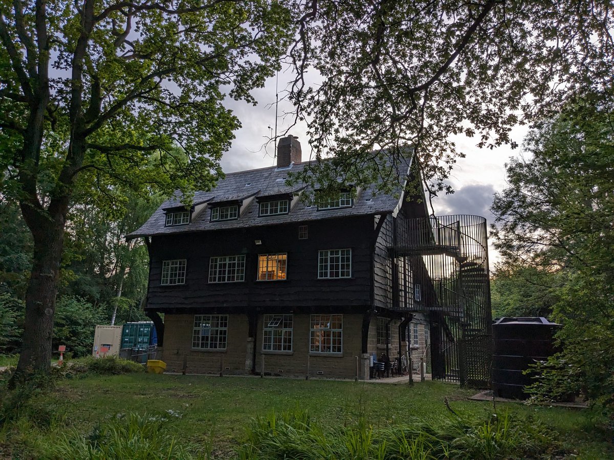 Orange lab writing retreat in Wytham woods is in full swing …. Lab paper en route 📝