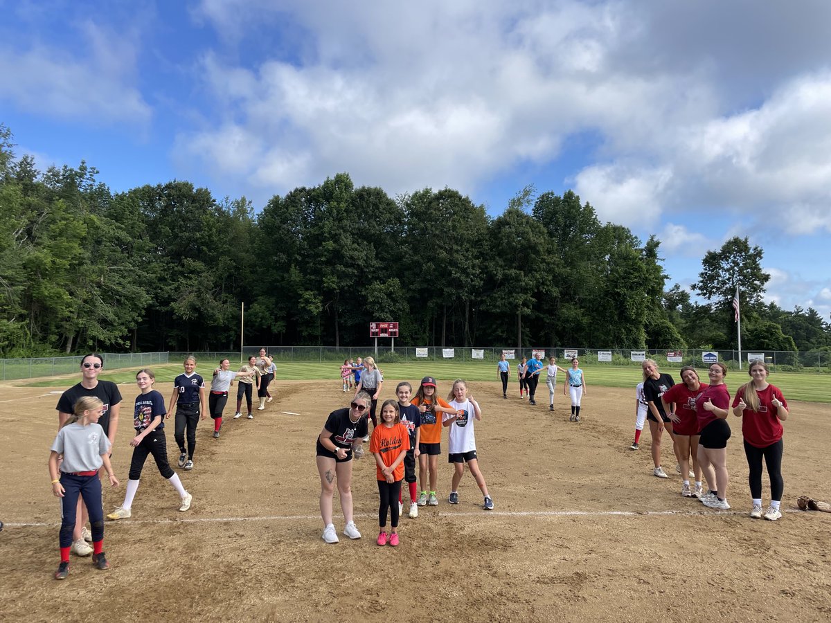 AMCAT_Softball's tweet photo. Big turnout for our first summer camp! #GamersOn Campus @goannamaria https://t.co/oDm2h35V9x
