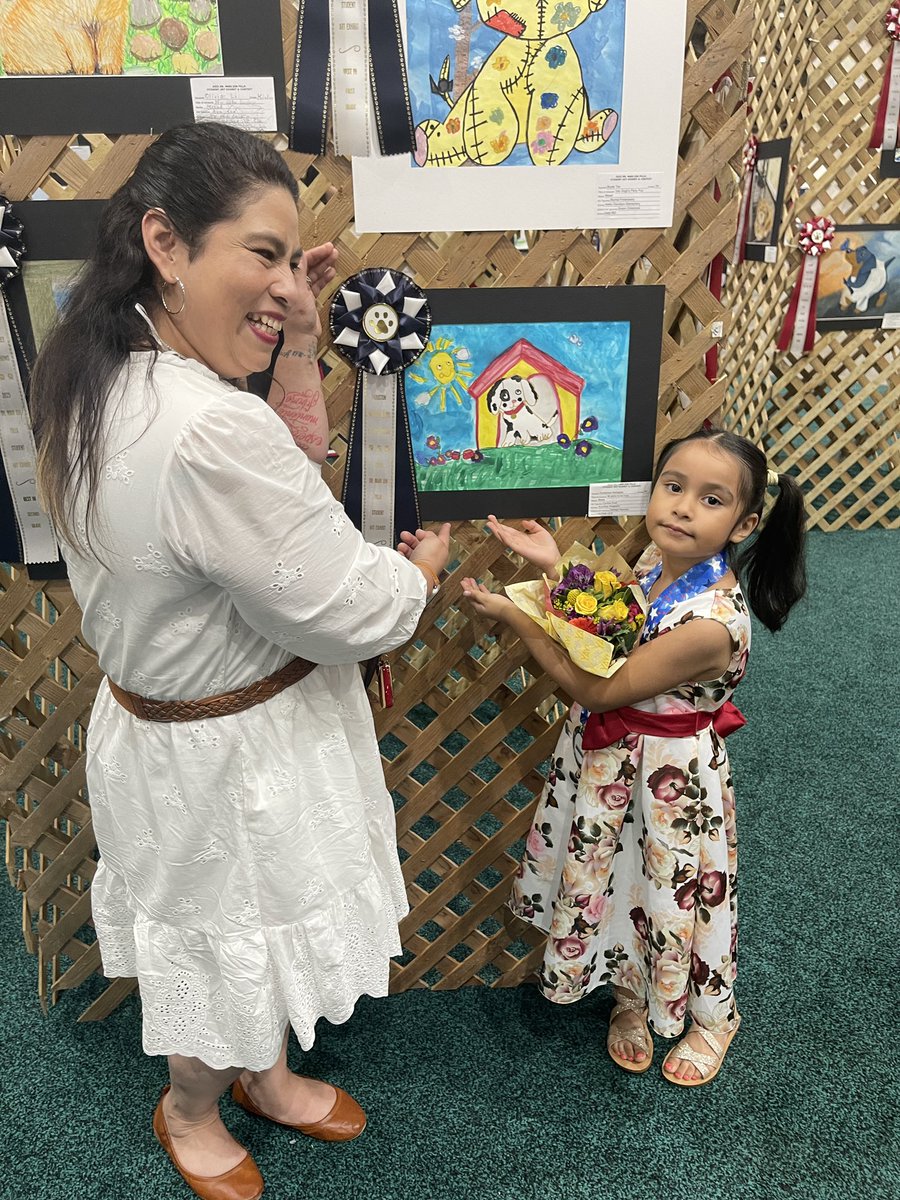 NewmanKaileigh's tweet image. Awards for World Dog Show series - CONGRATULATIONS Guadalupe! Pre K grade level best of grade! 

@drgoffney 
@kujawaecpk @adbustil 

We showed up with the largest cheering section for our youngest artists. #AmplifyAldineArt 
#AldineRising