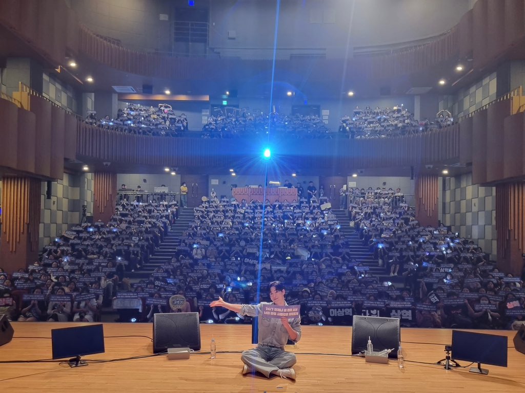 SF9_FANCLUB's tweet photo. [📸] SF9 다원 1ST FANMEETING ‘ALL DA WANT FOR BIRTHDAY’

올다원포벌쓰데이~🎶 with FANTASY🩵
함께해서 더 행복한 생일파티 완료

#SF9 #에스에프나인 #다원 #DAWON #ALL_DA_WANT_FOR_BIRTHDAY https://t.co/vnyO49Chs0