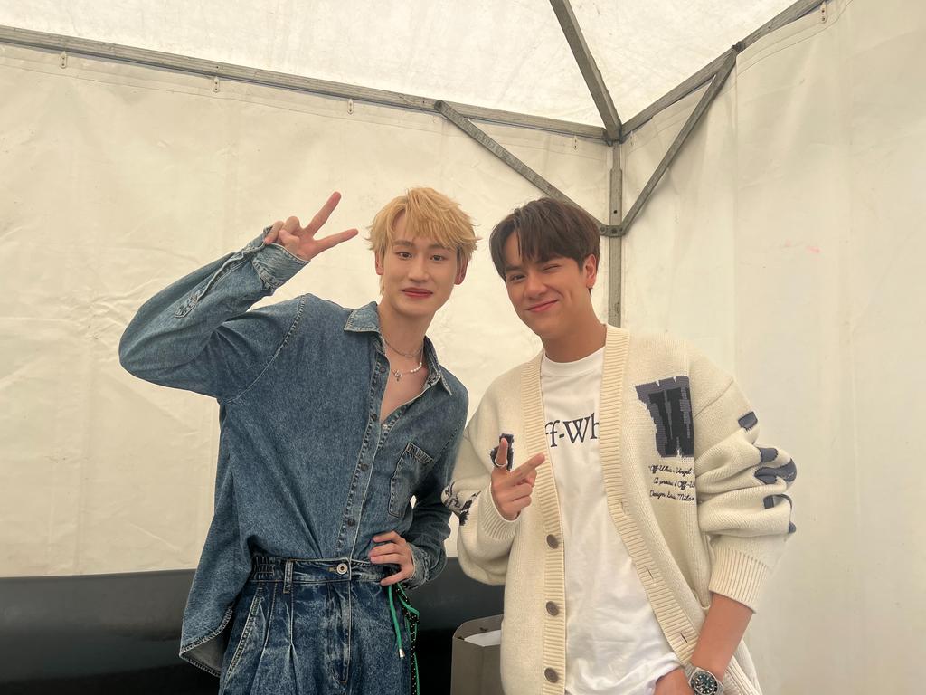 GMMTV's tweet photo. 很开心认识你AK!
ยินดีที่ได้รู้จักนะครับ
Nice to meet you AK!

#NNNxGuiyangMusicFest
#GMMTV https://t.co/e6ruZfj2dy