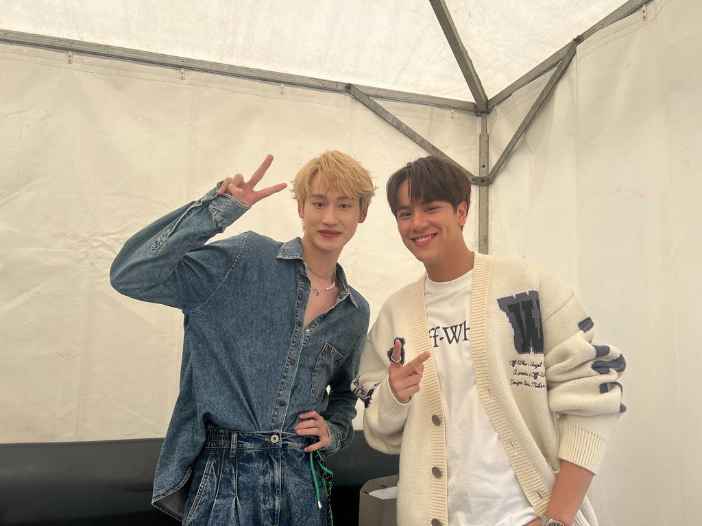 GMMTV's tweet photo. 很开心认识你AK!
ยินดีที่ได้รู้จักนะครับ
Nice to meet you AK!

#NNNxGuiyangMusicFest
#GMMTV https://t.co/e6ruZfj2dy