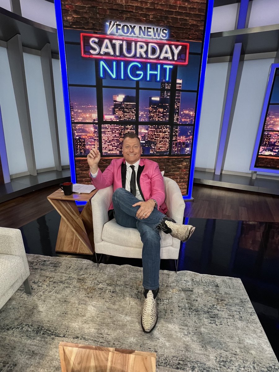 jimmyfailla's tweet photo. 🚨 PROGRAMMING ALERT🚨
The Pink Panther is back in the host’s chair at 10pm on Fox News Saturday Night. If ONE OF YOU watches it’ll double my ratings so please show a girl some love and tune in! https://t.co/v4hAgaqwRa