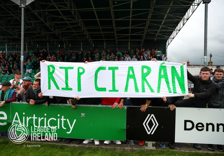 An impeccably observed minute's silence prior to kick-off, by everyone at the Markets Field.

Rest in peace, Ciarán Keating. 💚

#CCFC84