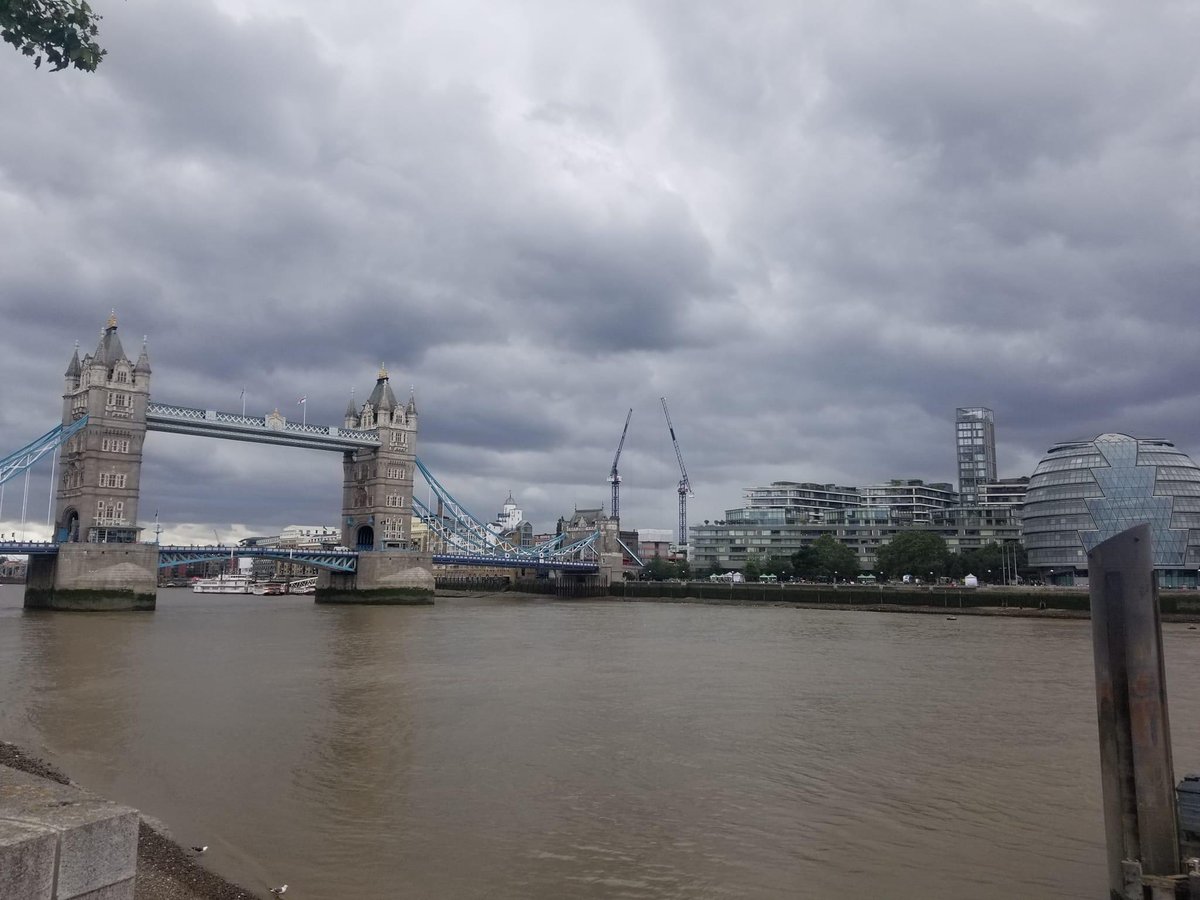 🌎 @goldstein_jeff, our Global Managing Director, on brand with @Microsoft at the London, UK 🇬🇧 @MicrosoftStore Experience Centre during a week of client, partner & team meetings @QueueEMEA.

After that? #AI? #Hololens? #MixedReality? The actual Tower of London 👑?😊

#MSPartner