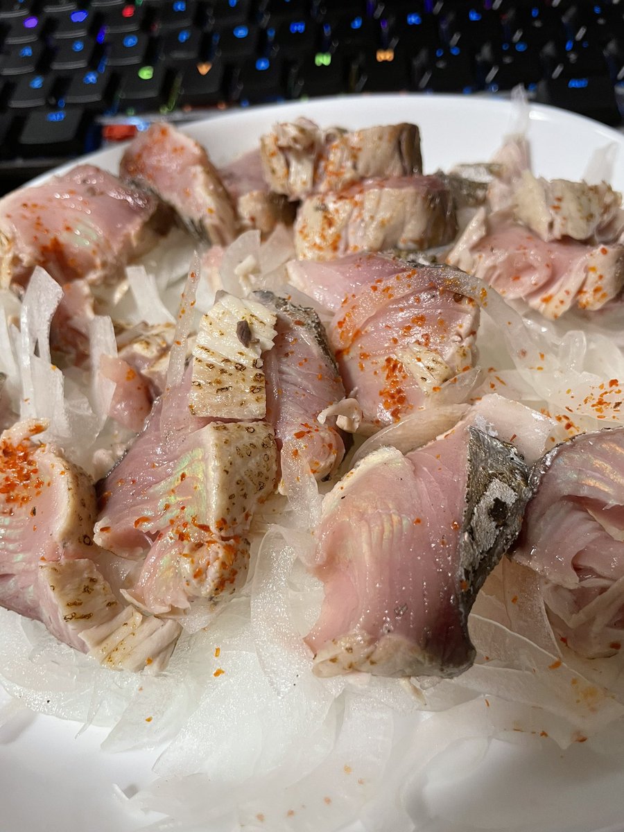esySc's tweet photo. 自分で炙るカツオのたたきうめぇ https://t.co/ToOxkCHOLn