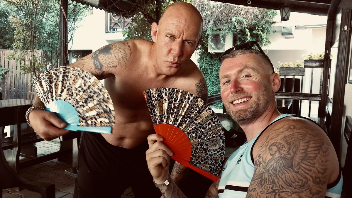 Up the leopards from a couple of wiganers in Bulgaria 🇧🇬 <a href="/LeighLeopardsRL/">Leigh Leopards</a> <a href="/derek_beaumont/">Derek John Beaumont</a> best of luck 😉👍🏻👍🏻
