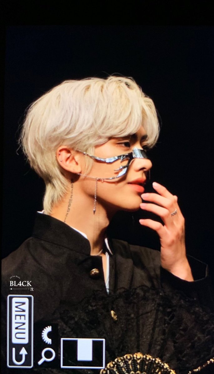 his face features are just way too perfect