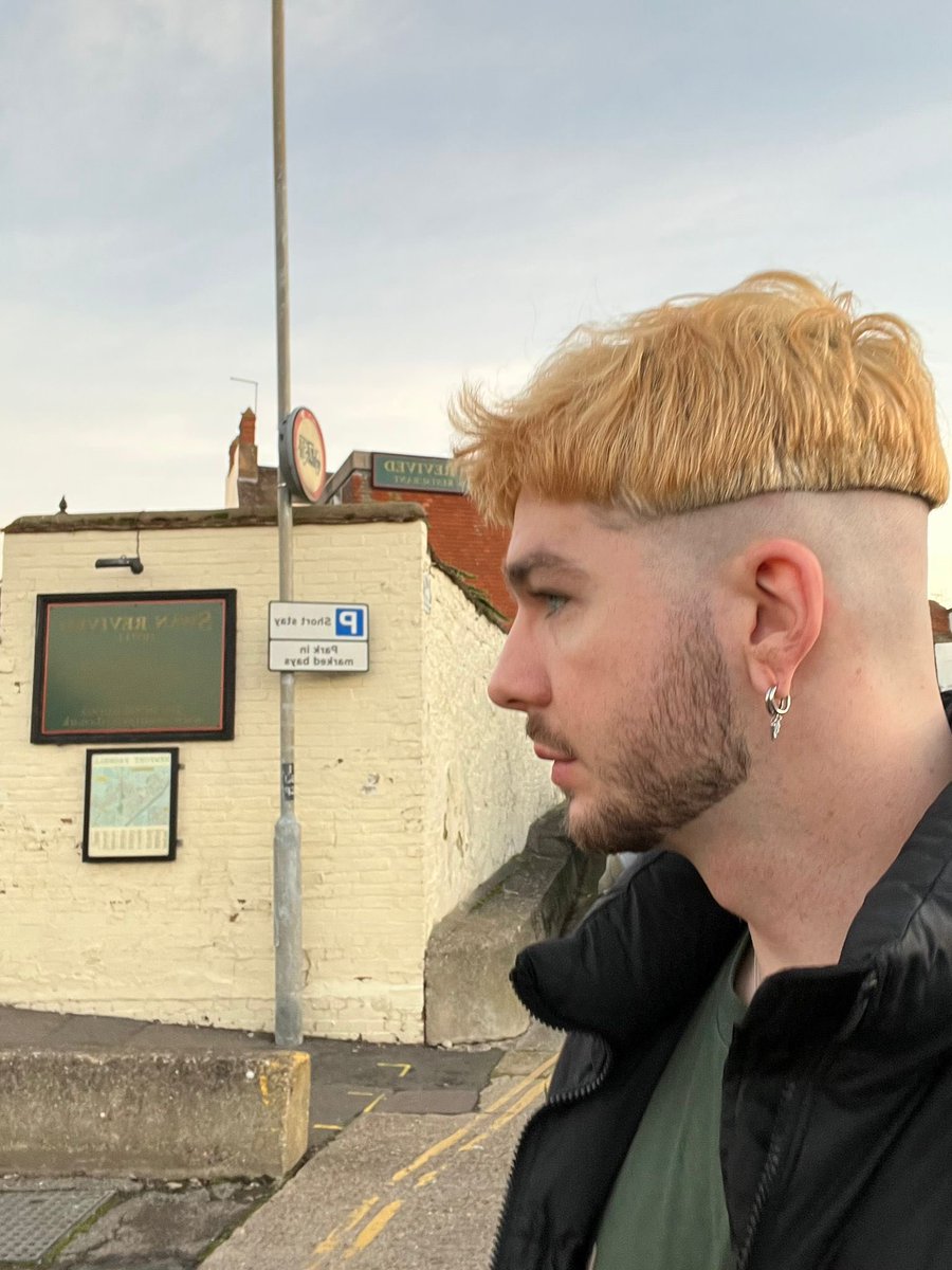 Elliot tweet media