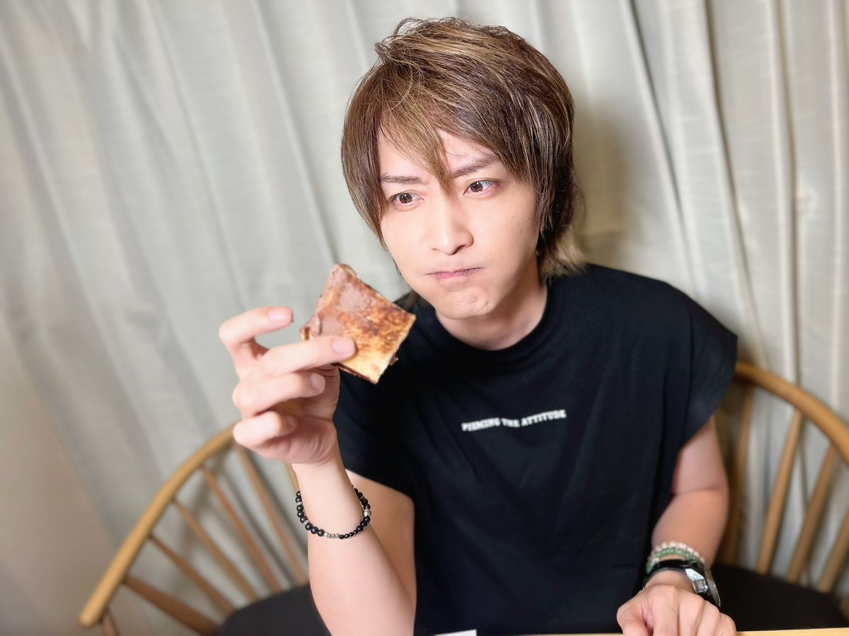 ONSTAGE_live's tweet photo. #徳山秀典WITHYOU 
ご視聴ありがとうございました❣️

今回のホットサンドは、
肉まんとプロテインの2種類😂💫
気になる方はぜひお試しください🍳✨

今夜のアーカイブは会員限定公開⏬
https://t.co/vM2C3vLMsT
#オンステ https://t.co/NxzCsoPDlR