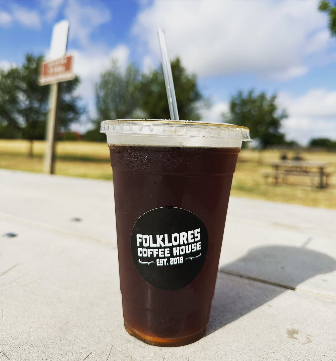joesmokes79's tweet photo. We like our cold brew black, how do you like yours? #coldbrew #sanantoniocoffee #folklorescoffeehouse #punkcoffee #punkcoffeeshop https://t.co/VSr2FgHhzZ