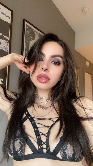 Pin my hands down? I want to pump the cum from ur balls using only my mouth! https://t.co/NeAxLS8mOa<a href="/tag/mvsales"class="tags"><span>#mvsales</span></a>