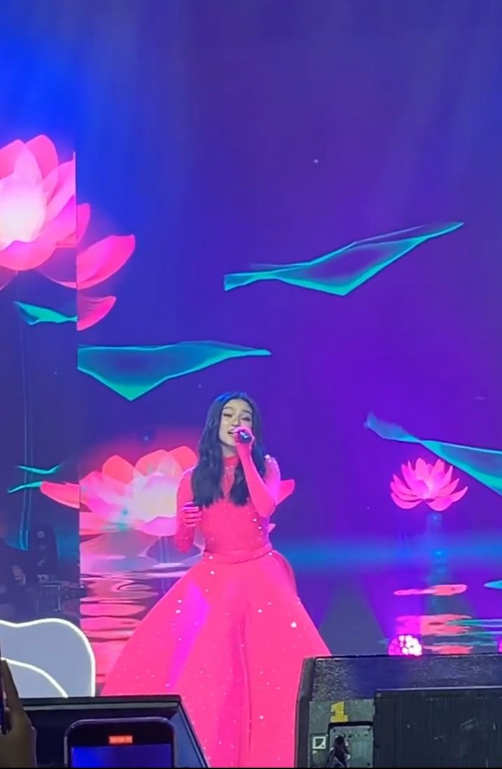 DDREAMERSOFC's tweet photo. Present rin kami, di puwedeng si Dons lang 👋😂

We're so proud of you @bellemariano02! Ang galing mo!

BELLE IS BELOVED

#BelleBelovedConcert
#BelleNewGenConcertQueen
#BelovedBelleDay #BelleMariano https://t.co/QeqTvrGqus