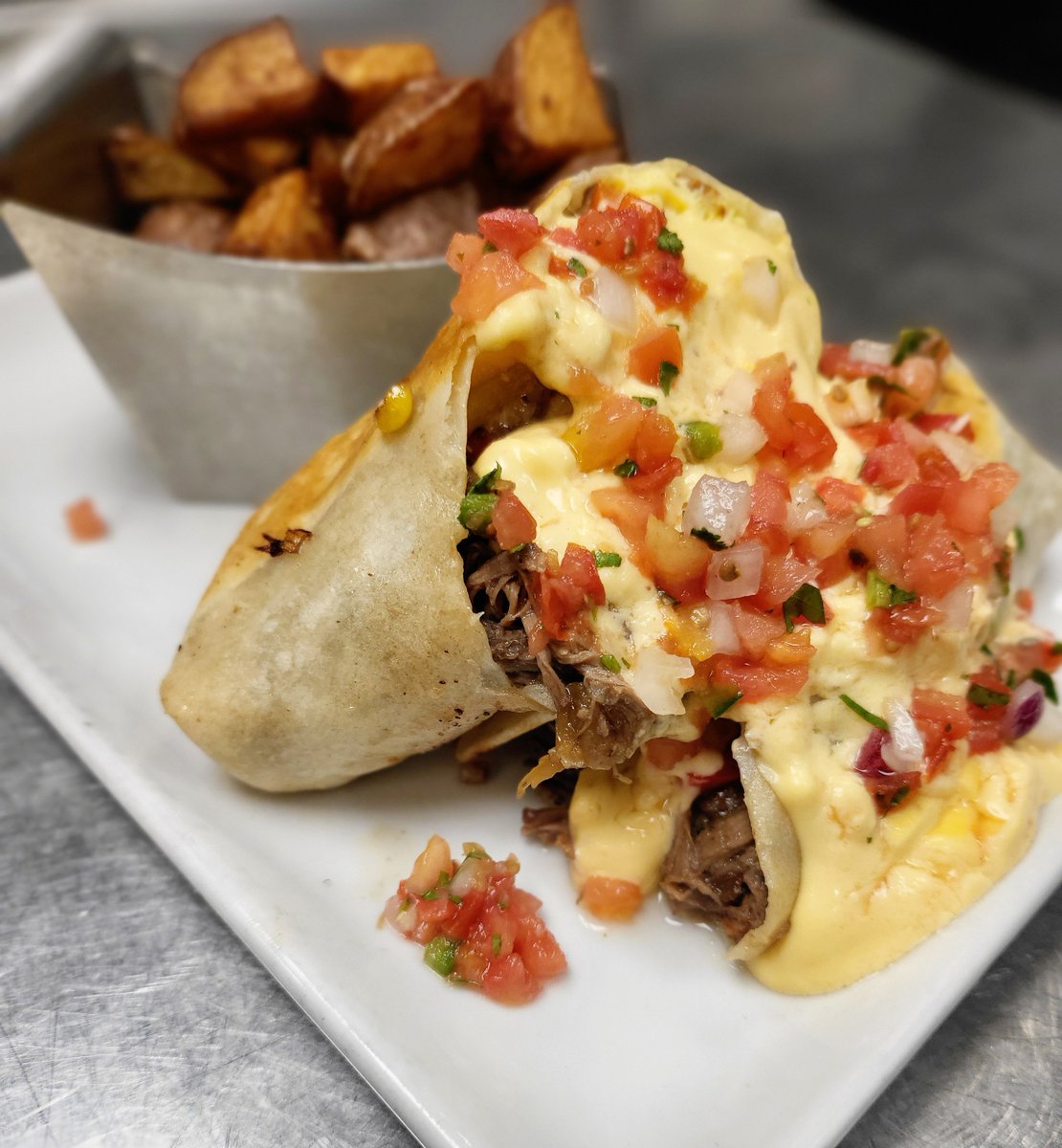 PubFrato's tweet photo. Meet. Eat. Drink. BRUNCH! 🥂
Doors open at 10:30, see you soon! 😃 https://t.co/qwmVoPsu6p
